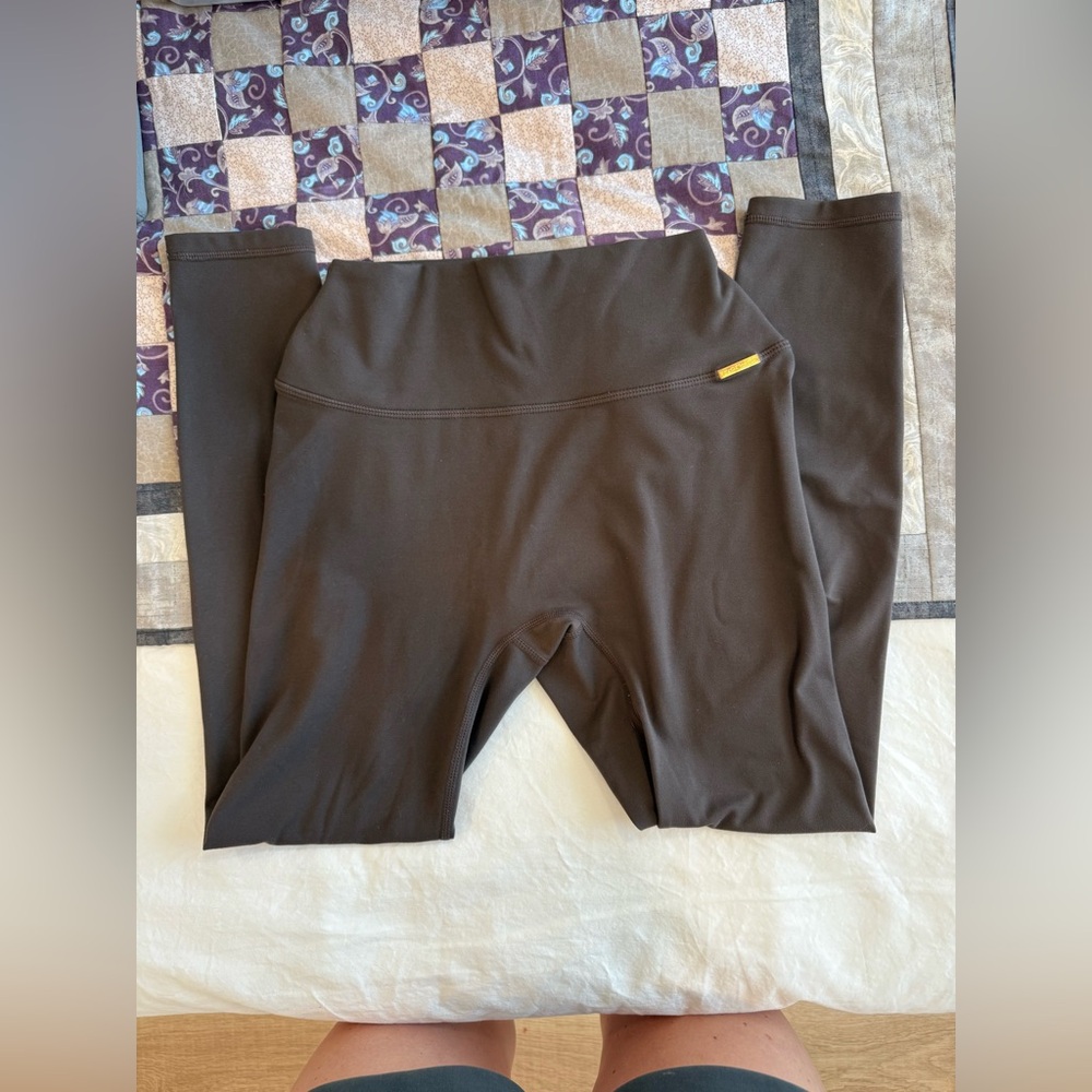 KW x Cleo Harper Brown Form Leggings - Picture 6 of 10